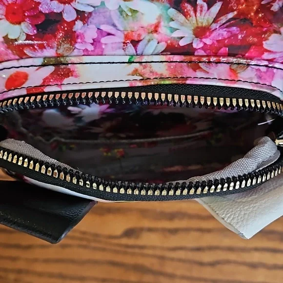 Betsey Johnson Dog and Daisies Backpack - Picture 8 of 10